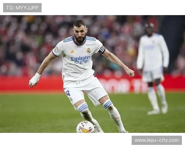 吉鲁与本泽马：终结角色分化，单点支点vs体系渗透