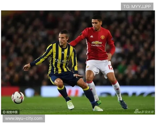 在反击体系下，范佩西与伊布锋线触球偏向分散