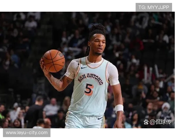 斯蒂芬·卡斯尔后卫角色转变显著 无球跑动提升三分命中率