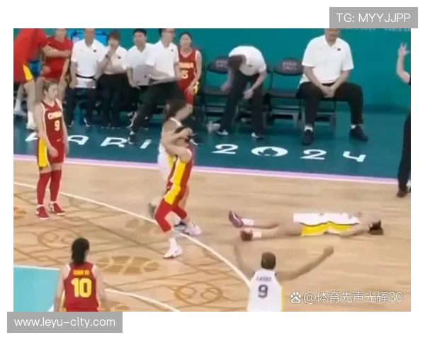 抱人犯规判罚标准详解：哪些动作才真正算犯规？