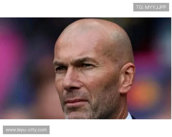 撕开防线直塞前插，齐达内关键战更胜传统组织者